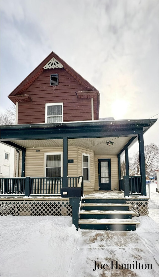 view of front of property featuring a porch