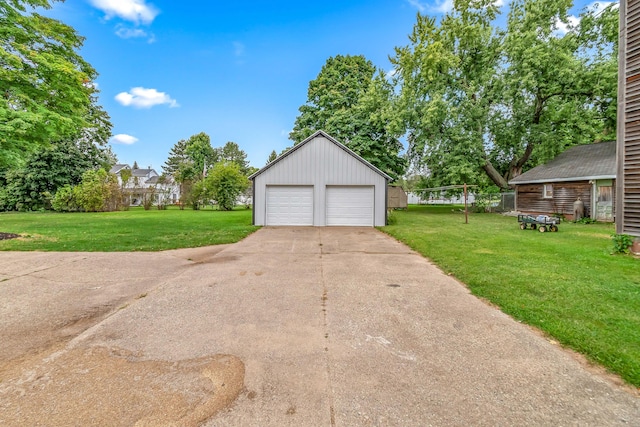 garage featuring a lawn