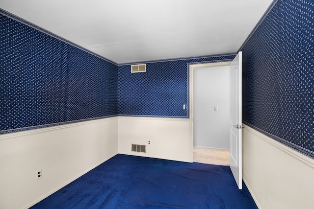 unfurnished room featuring carpet flooring