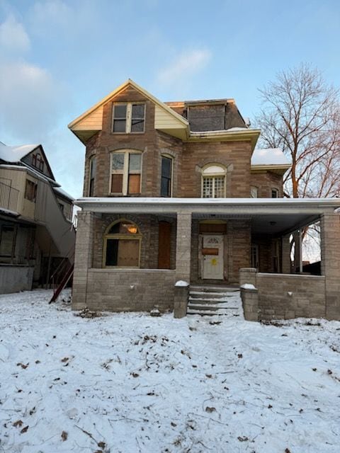 view of front facade featuring a carport and covered porch