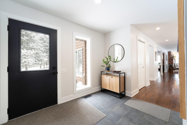 foyer entrance featuring recessed lighting, visible vents, and baseboards