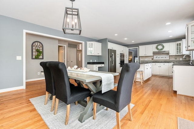 dining area featuring a notable chandelier, light wood finished floors, recessed lighting, and baseboards