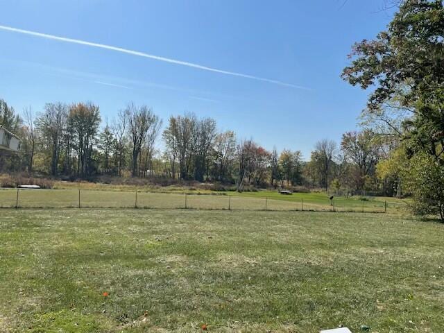 view of yard featuring a rural view