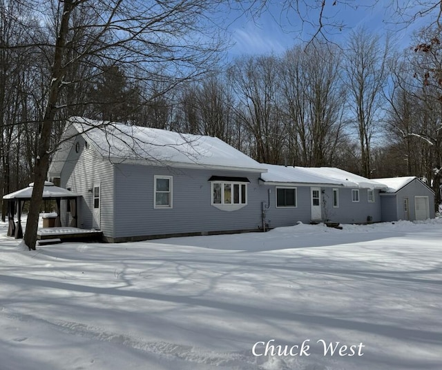 view of front of house featuring a gazebo