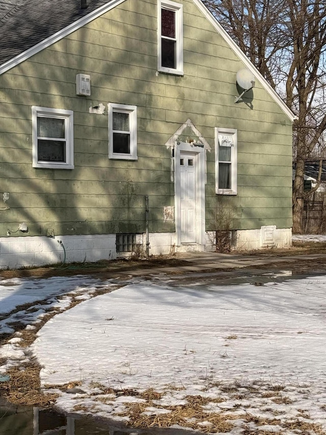 back of house featuring crawl space