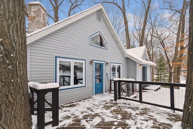 view of front of property