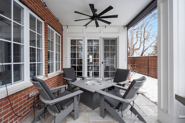 sunroom / solarium featuring a ceiling fan