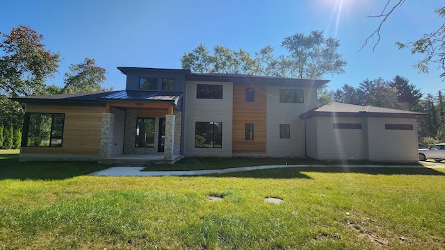 view of front of house with a front lawn