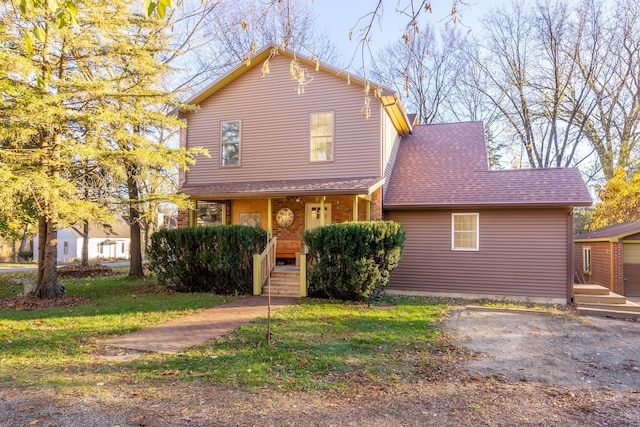 front of property featuring a front lawn