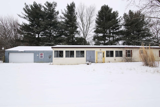 single story home featuring a garage