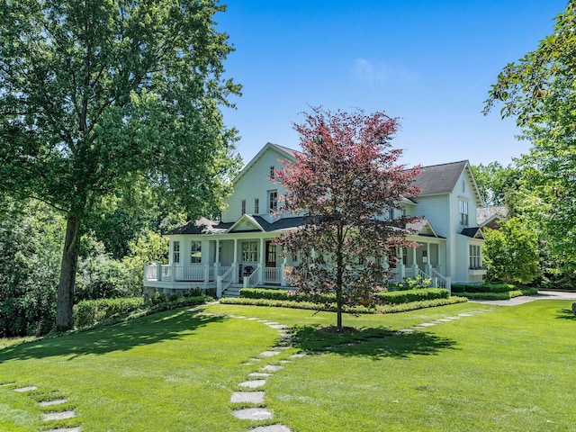 view of front facade featuring a front yard and covered porch