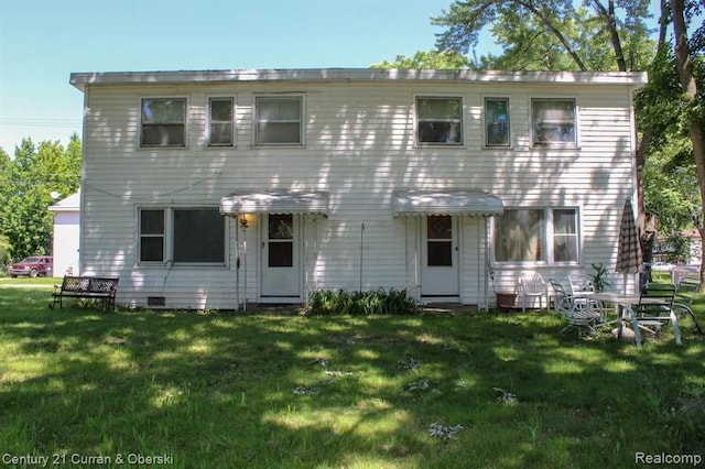 view of front of house with a front lawn