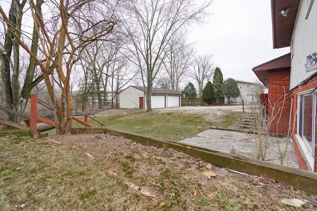 view of yard with a garage and an outdoor structure