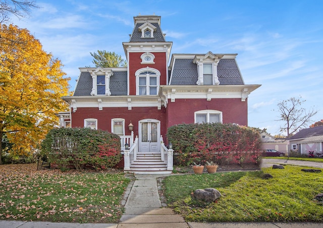 view of front of property with a front lawn