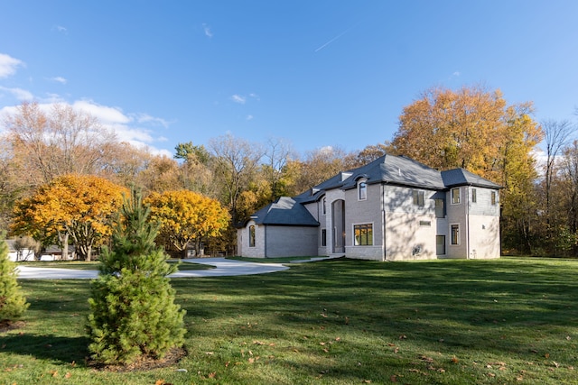 exterior space featuring a yard