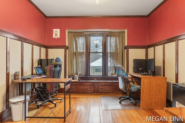 office area with crown molding and light hardwood / wood-style floors