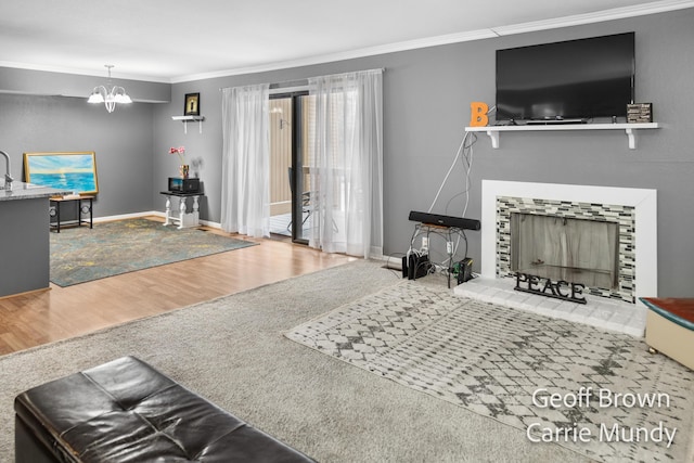 living room featuring crown molding, hardwood / wood-style floors, and a notable chandelier