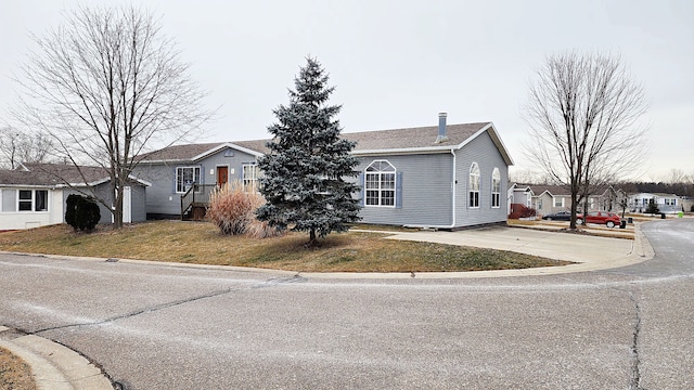 view of front of home with a front lawn