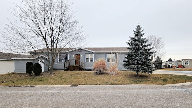 view of front of home with a front lawn