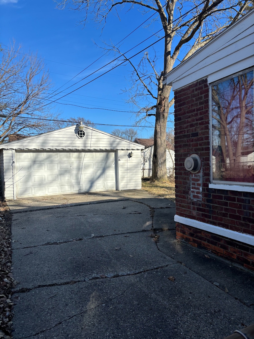 view of detached garage