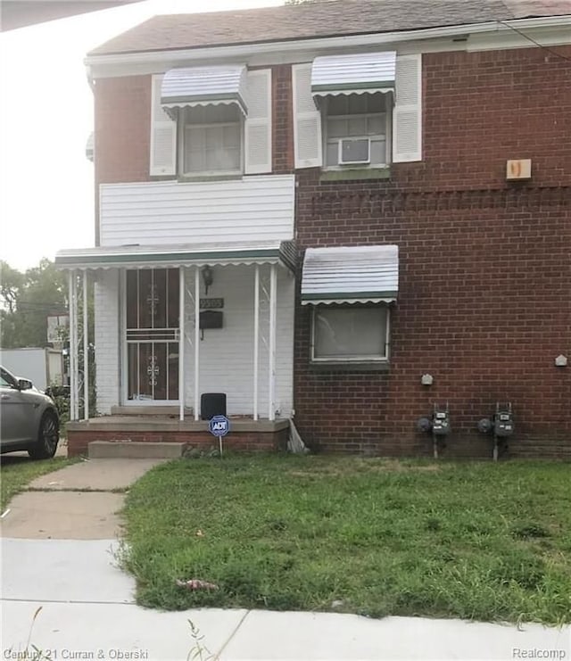 view of front of house with a front yard