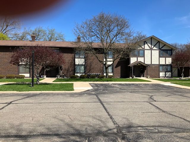 view of front of house with brick siding