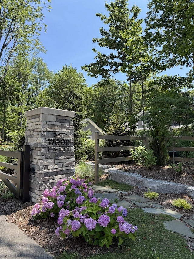 76831 Wood Crest Ct, South Haven, MI 49090 - view of community sign
