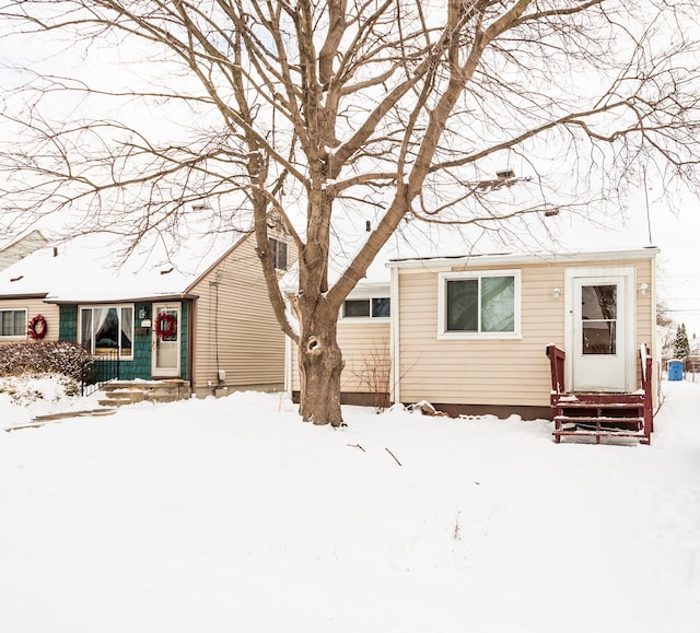 view of front of property