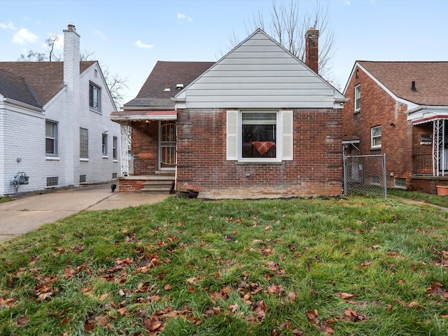 view of front of house with a front yard