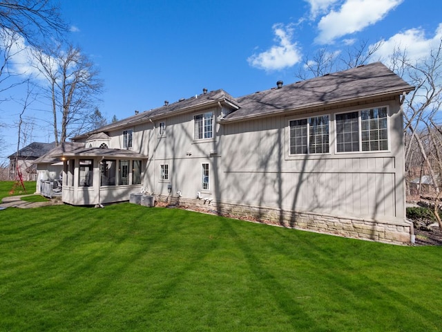 6705 College Park, Clarkston, MI 48346 - back of house featuring a sunroom and a lawn