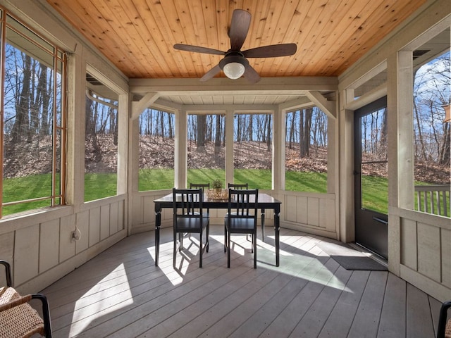 6705 College Park, Clarkston, MI 48346 - sunroom featuring a ceiling fan