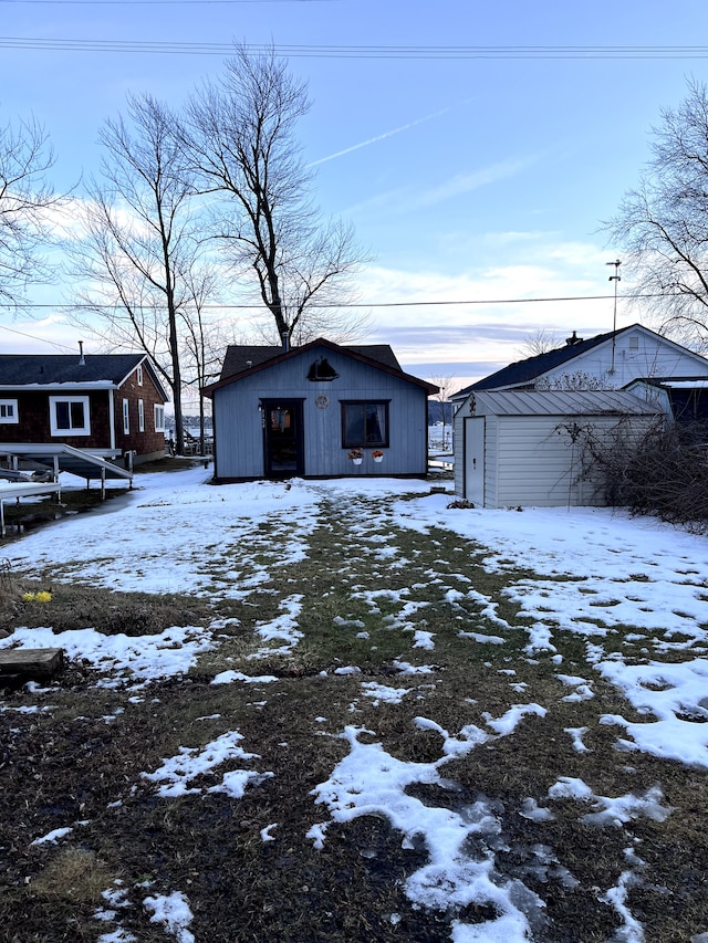 exterior space featuring an outbuilding