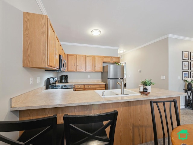 kitchen with stainless steel appliances, a breakfast bar, ornamental molding, sink, and kitchen peninsula