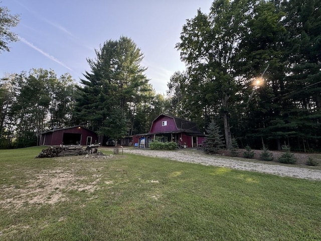 view of yard with a garage and an outdoor structure