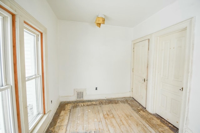 unfurnished room featuring light hardwood / wood-style floors