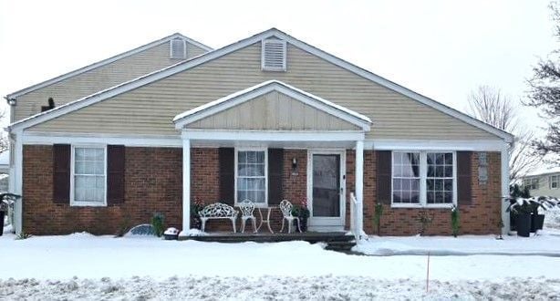 view of front of property featuring brick siding