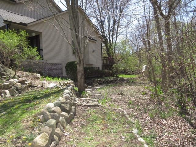 10480 Denton Creek Dr, Fenton, MI 48430 - view of side of home