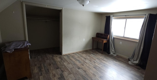 unfurnished bedroom with dark wood-type flooring and a closet