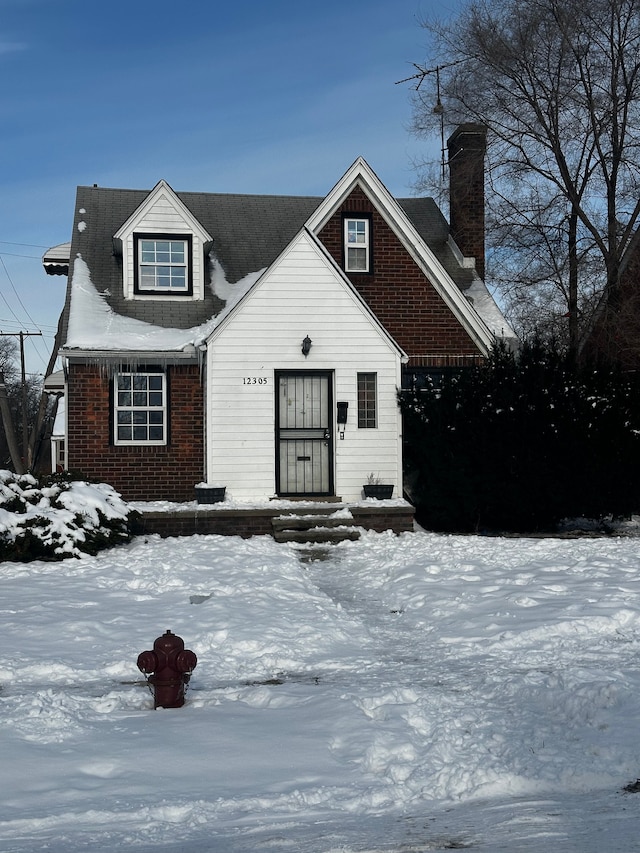 view of front of property featuring brick siding