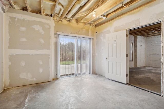 spare room featuring concrete floors