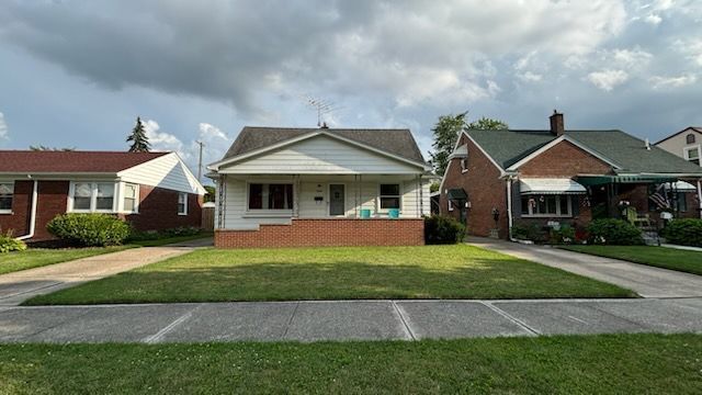 bungalow with a front lawn