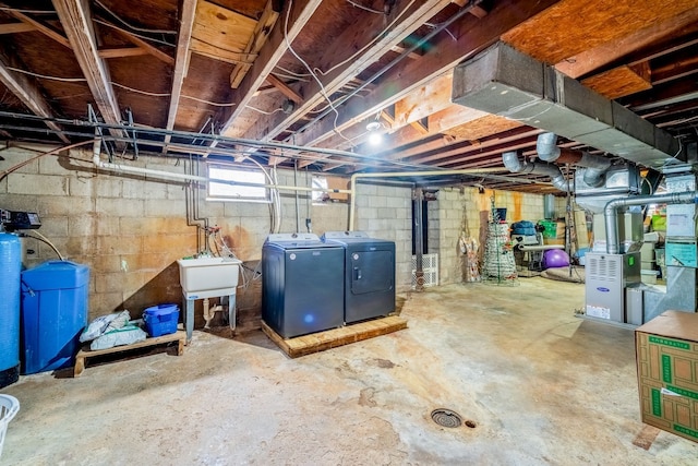 basement with sink and washing machine and clothes dryer