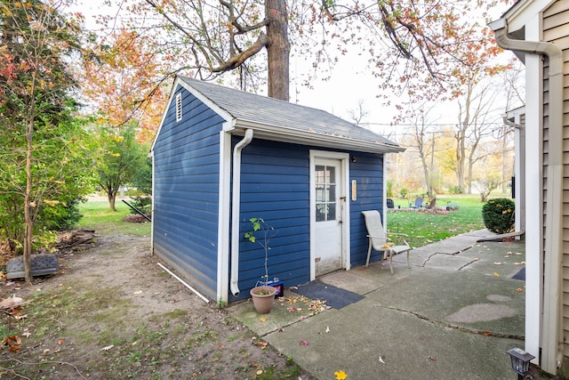 view of outdoor structure featuring a yard