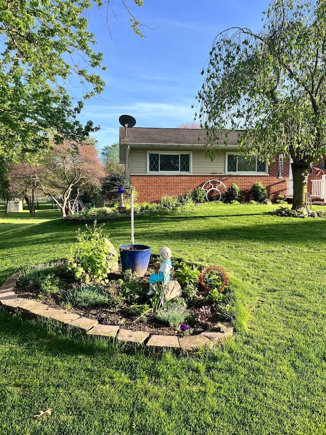 exterior space featuring a front lawn