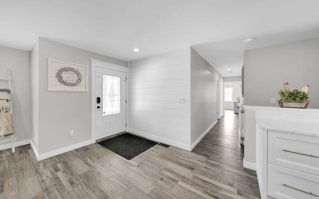 foyer with recessed lighting, baseboards, visible vents, and light wood finished floors