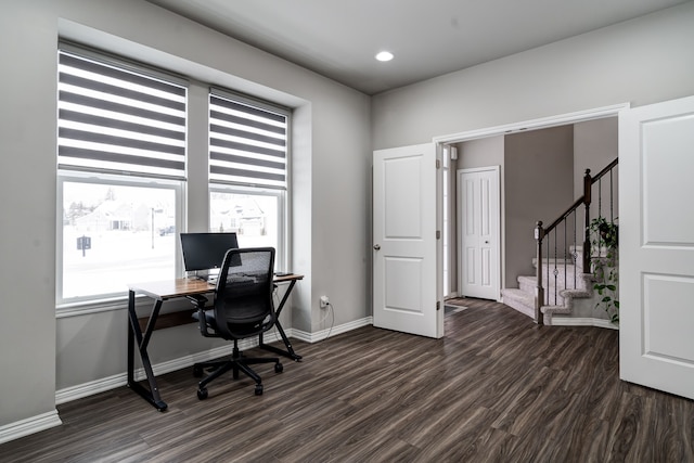 home office featuring dark wood-style floors, recessed lighting, and baseboards