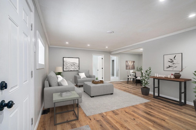 living room featuring ornamental molding, recessed lighting, wood finished floors, and baseboards