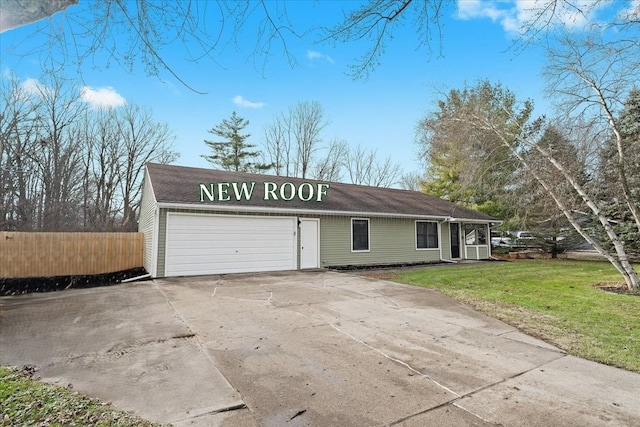 single story home featuring a front yard