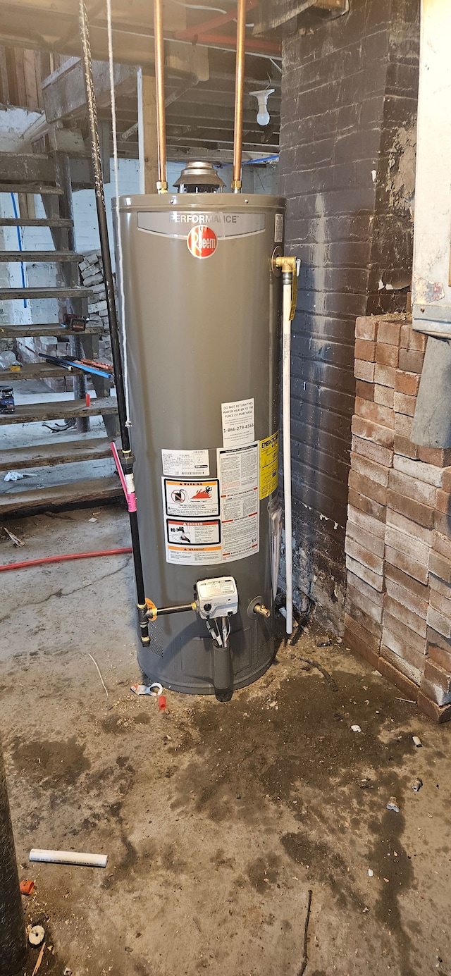 59 W Parkhurst, Highland Park, MI 48203 - utility room with gas water heater