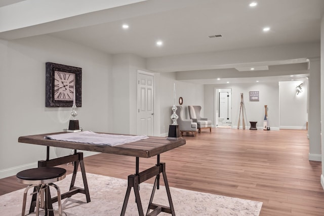 playroom with recessed lighting, baseboards, visible vents, and light wood finished floors